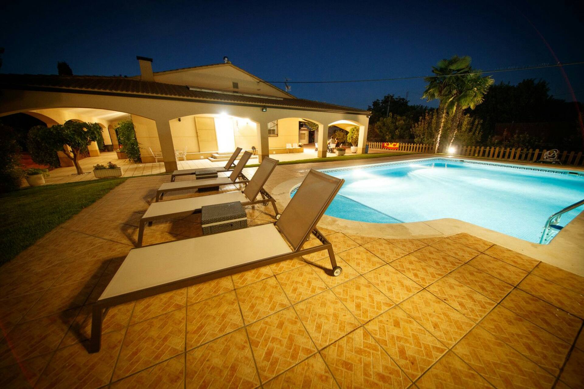 Rural house, pool, beach tennis and 2500m of garden