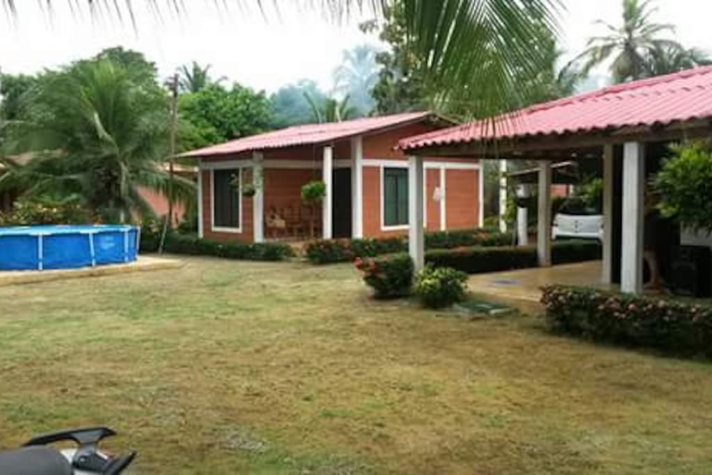 La piscina esta disponible según disponibilidad no siempre esta disponible, preguntar si quiere.