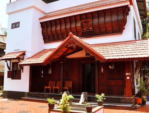Traditionella Kerala Wooden House