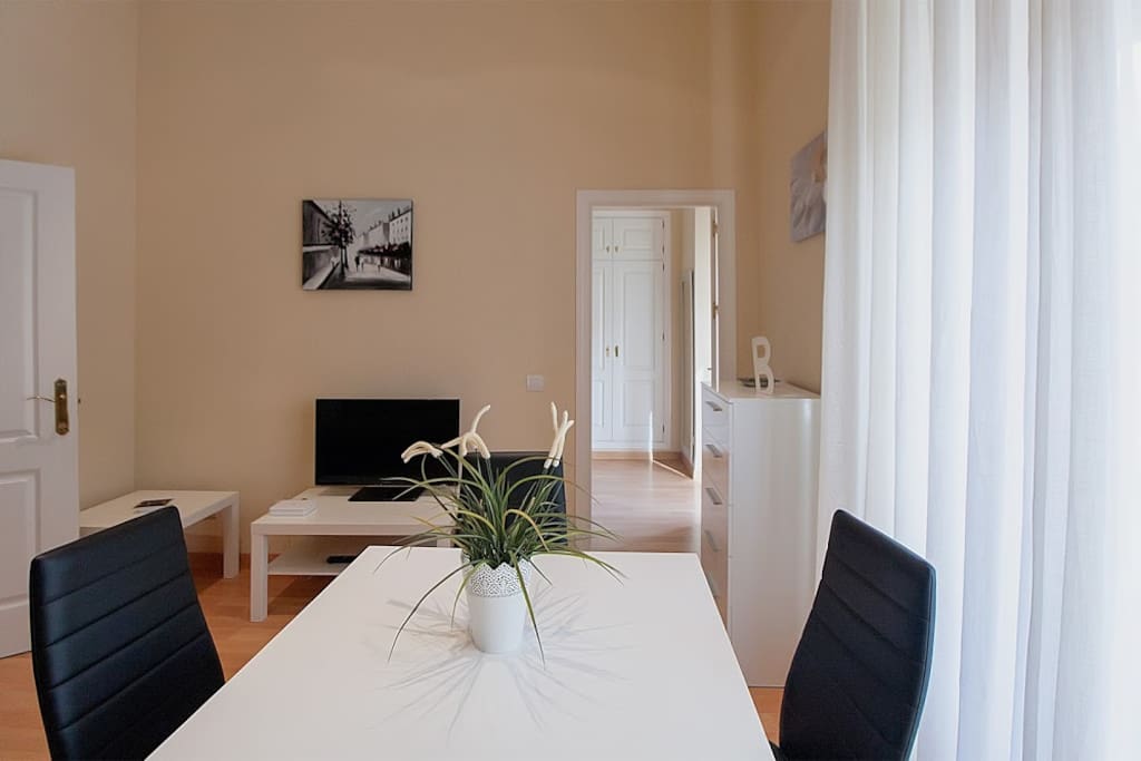 Dispone de TV y Wi-Fi