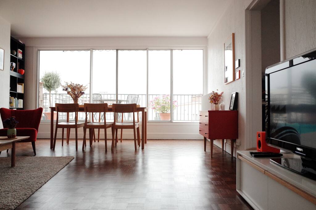 Living Room face to the terrace (25 m2 / 269 pi2)