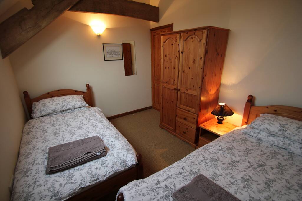 Twin bedroom