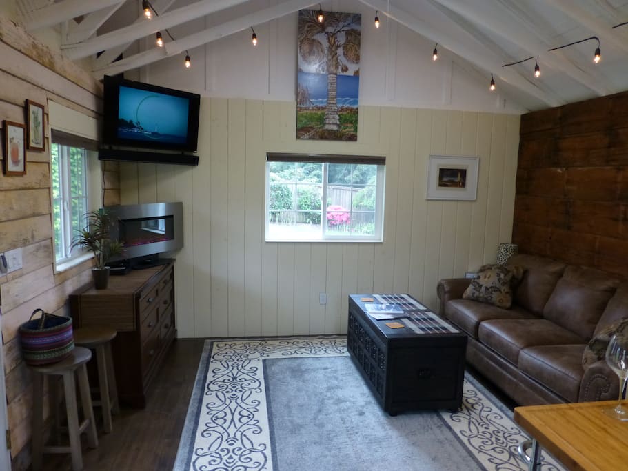 Escape reality with plenty of comfort in our amazing studio bungalow. Cable TV, DVD player, electric fireplace and (2) Bluetooth sound systems are provided.