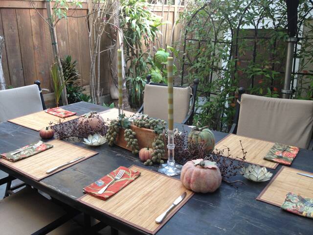 Elegant, Quiet Home Steps to Beach gallery image 3