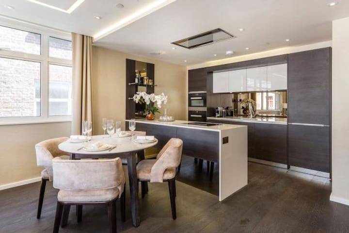 Beautiful New Luxury 2BR Oxford Circus Apartment