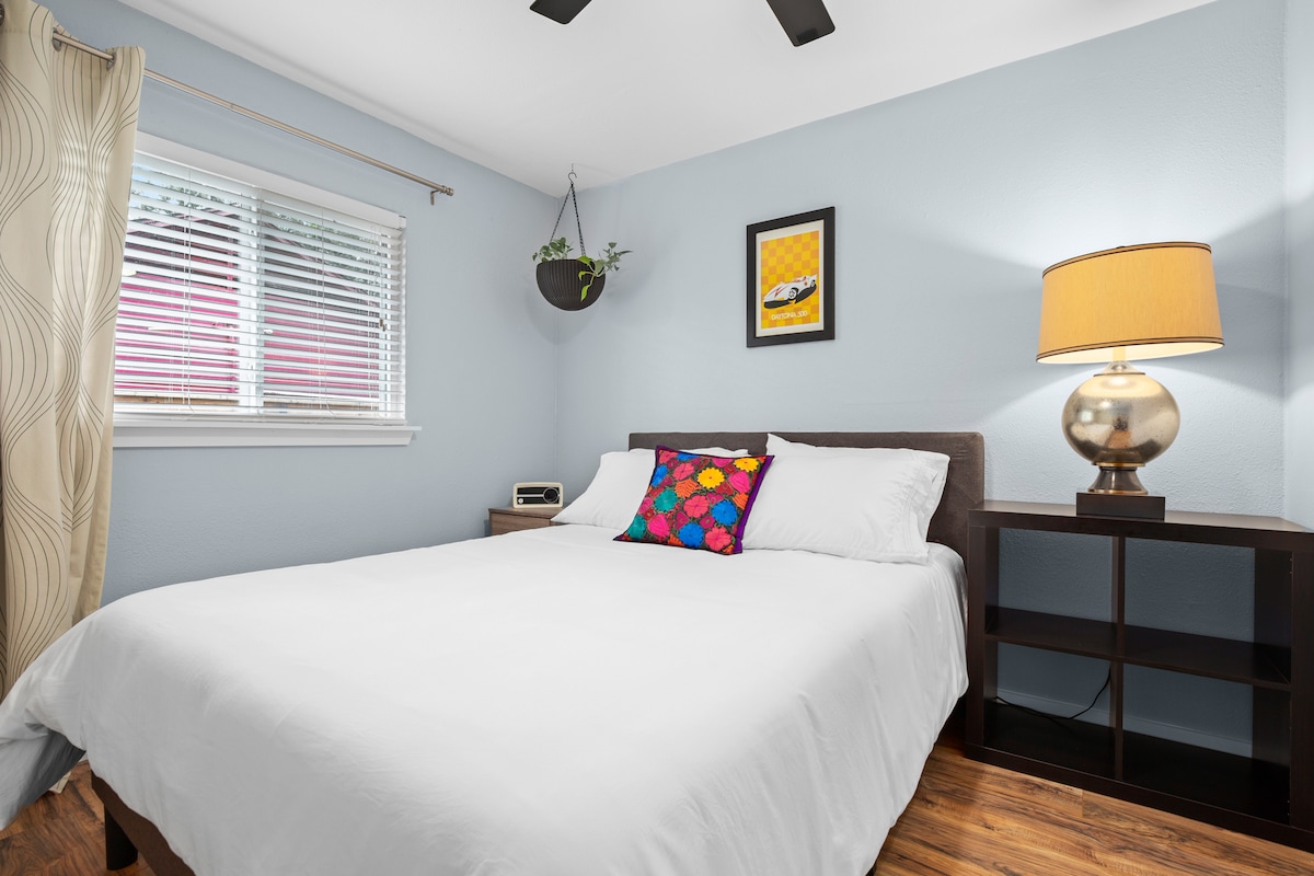 East Austin Hideaway | 2BR/2BA + Yard