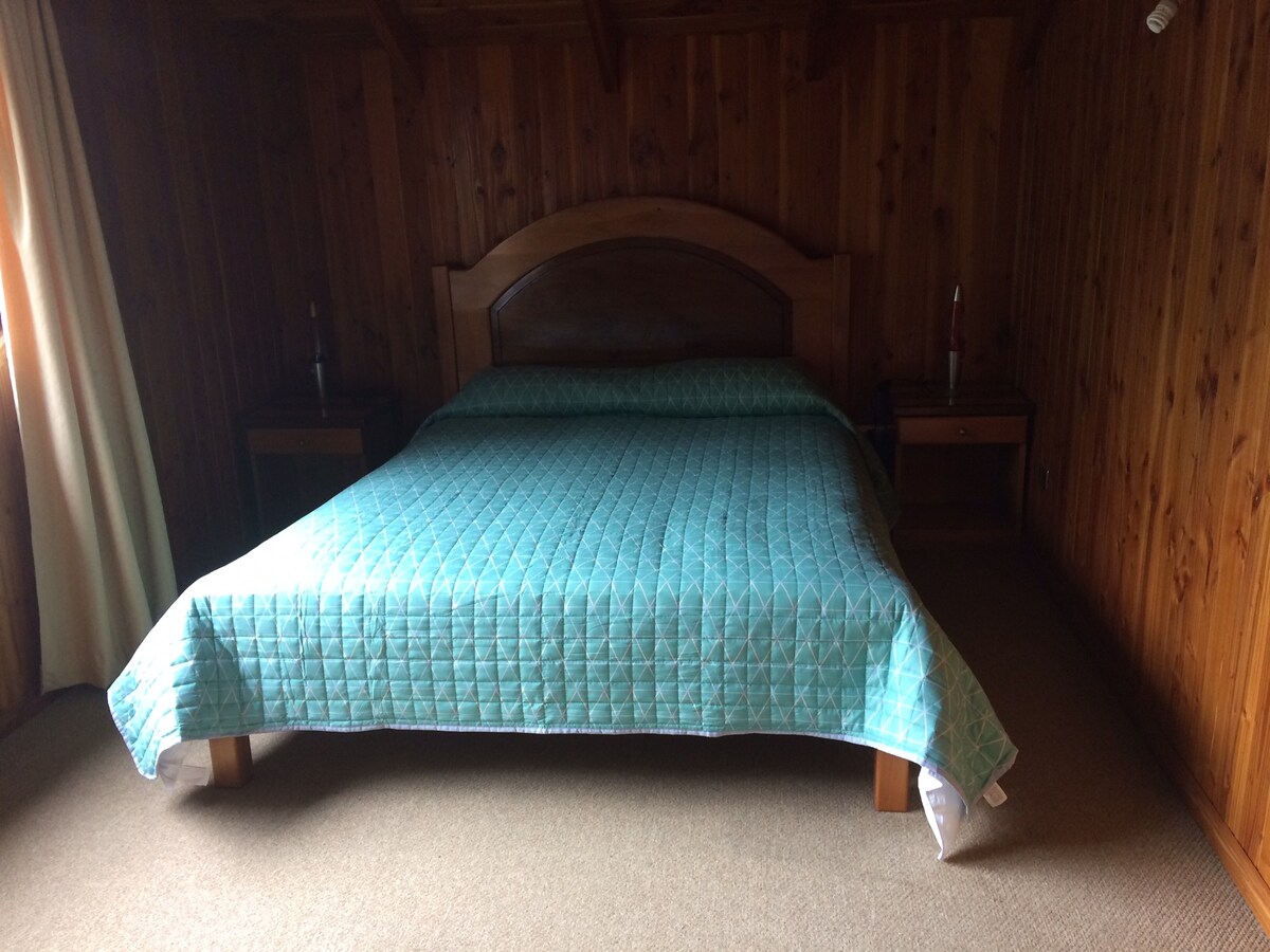 ห้องนอนสวีทพร้อมห้องน้ำในตัว 