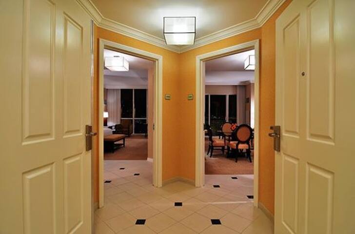 MGM Signature 2 BR Sleeps 8 – No Cleaning Fee gallery image 4