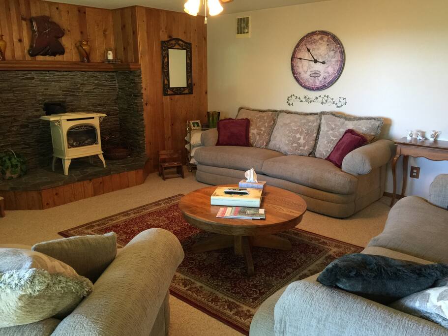 Gas fireplace on thermostat makes it very comfy.