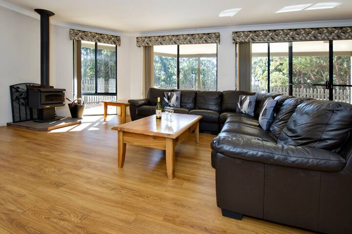 Margaret River Hideaway – Superior 3 Bedrooms gallery image 2