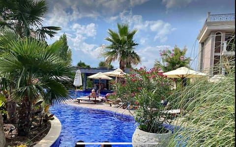 Chic 3 bedroom apartment in Sunny Beach