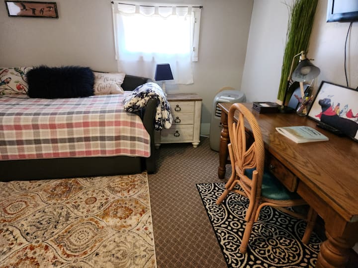 مكتب مع سرير نهاري/تراندل 