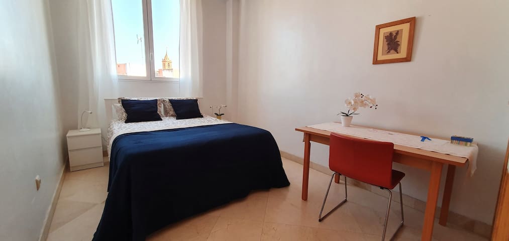 CATEDRAL a 2" a pie. CENTRO, con  A/C  WIFI, LLAVE