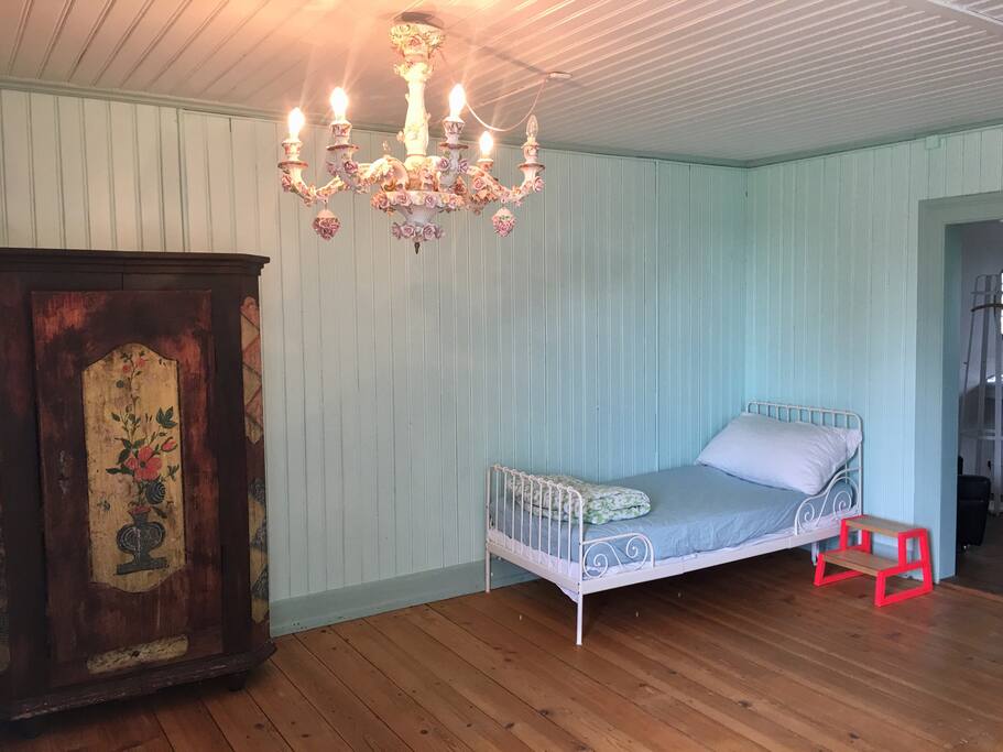 2. floor: single bed