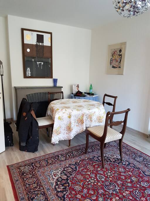 Dining-room round table can be extended for 6 to 8 people