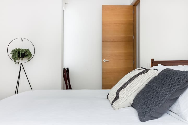 Bright New-Build Apartment W/high Speed Internet at Condesa gallery image 5