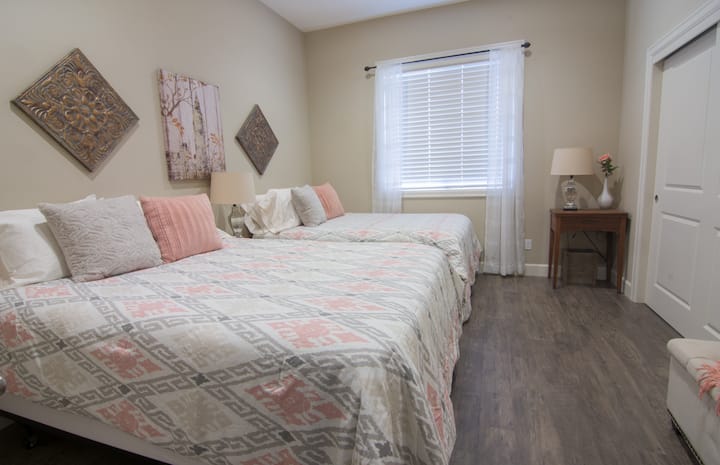 Dhomë gjumi # 4
2 krevate dopio "queen"