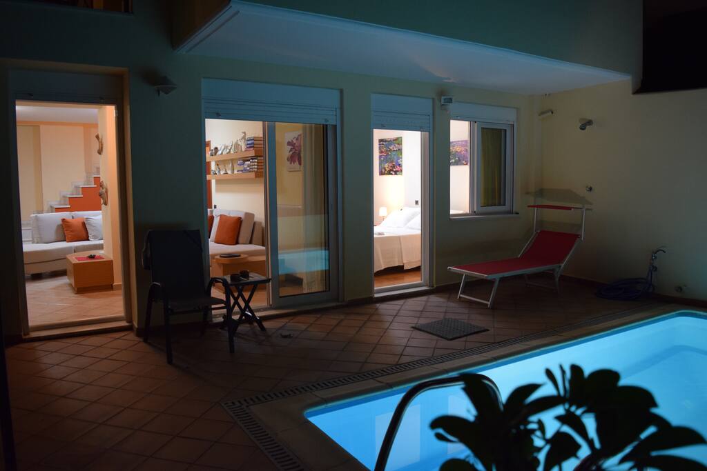 pool floor with jacuzzi
