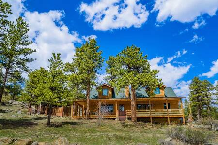 3BR CABIN CHALET, BIG DECK, MTN VIEWS, WILDLIFE