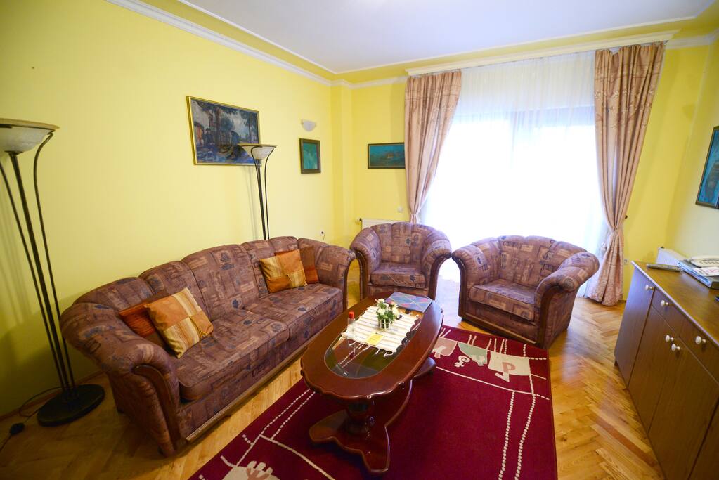 Daisy Apartment - Cosy Living Room