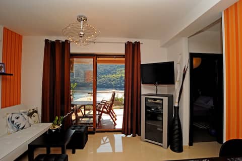 Top Airbnb: Apartment ORANGE sea view in Duga Luka