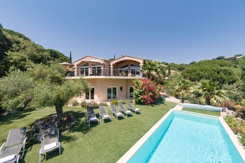 2 lovely villas,2 pools, private tennis, 7bedrooms