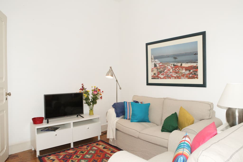 Comfortable living room with TV with internacional channels and WI-FI access