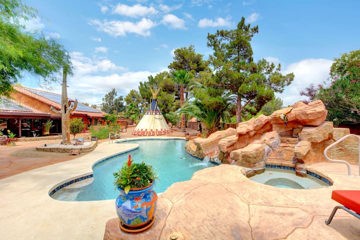 Desert Rose: Spacious, Unique, Clean, Relaxing gallery image 2