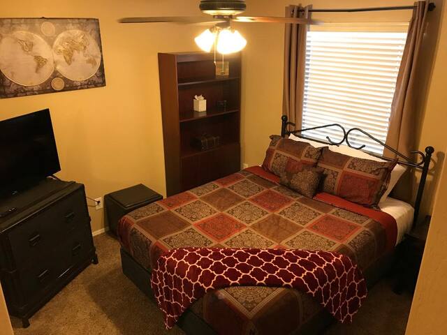 West Phoenix travelers room.