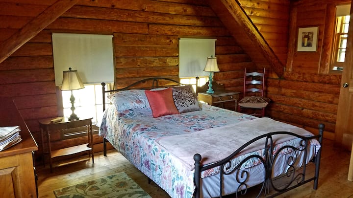 Second Bedroom QUEEN 