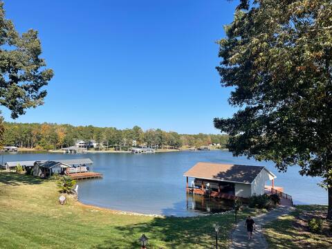 “The View at Our Place” 6 bdrm 2 kitchens.