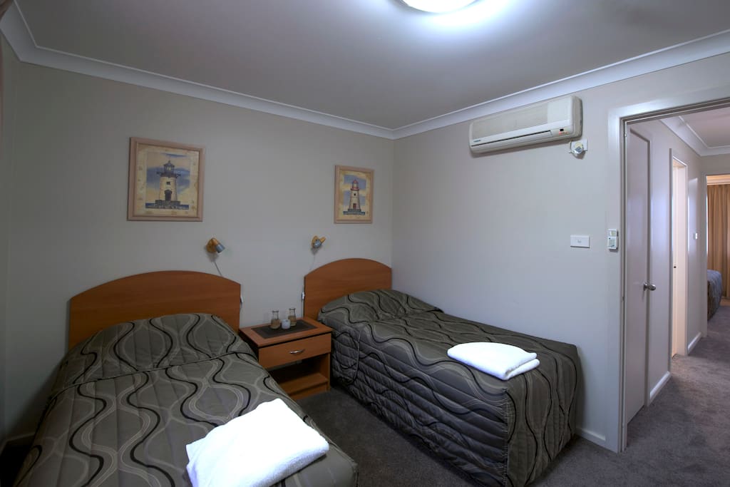 2nd bedroom