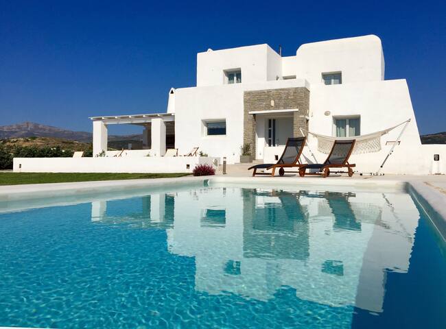 Villa Aria with private pool next to Naoussa gallery image 2
