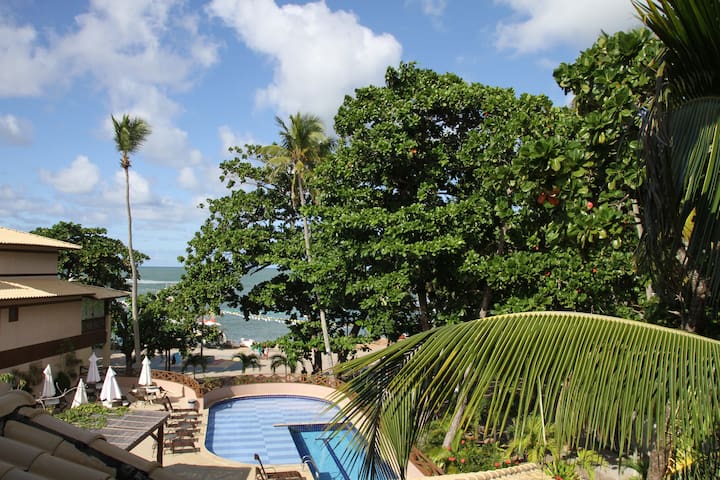 Apt na Praia do Forte em Condomínio frente mar!