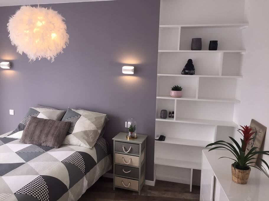Chambre calme avec petit balcon