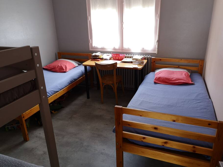 Chambre 1 : 4 lits simples