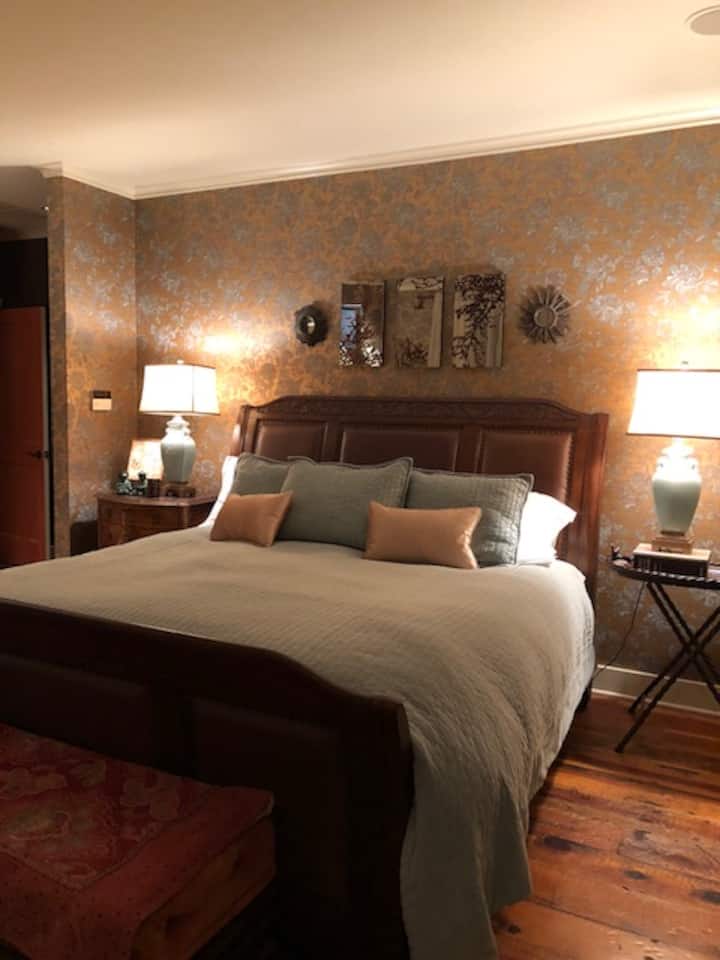 Master bedroom with King bed