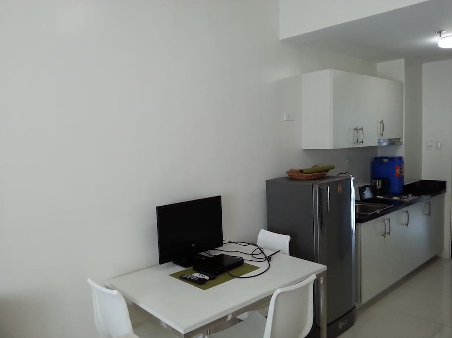 dining and kitchen area (w/ TV and dvd player)