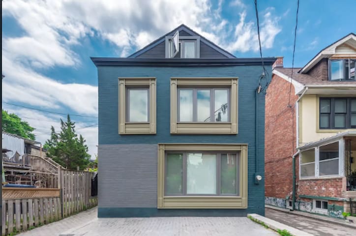 Yourdoma managed Airbnb listing 3