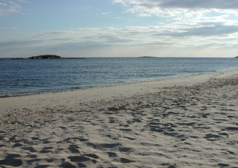 A private neighborhood beach entrance is just 100 yards away.