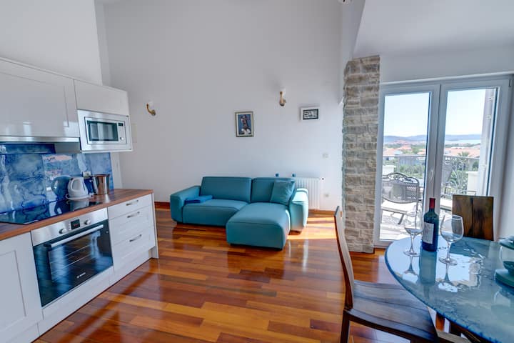 Villa Kos - A-4, Apartment For 2-4, Swimming Pool - Murter