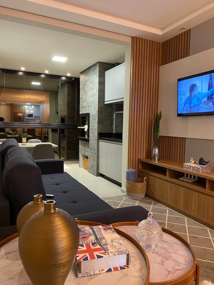 חדר המתנה
ספה נפתחת ובית עם טלוויזיה חכמה