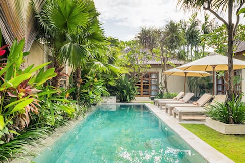 Villa Dayak-Asmat- in the heard of Seminyak