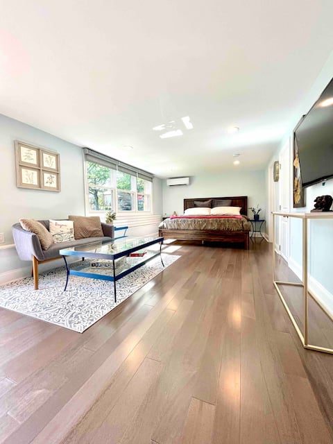 Top Airbnb: Newly Built 1 Bedroom Modern Oasis in Forest Hills in Queens