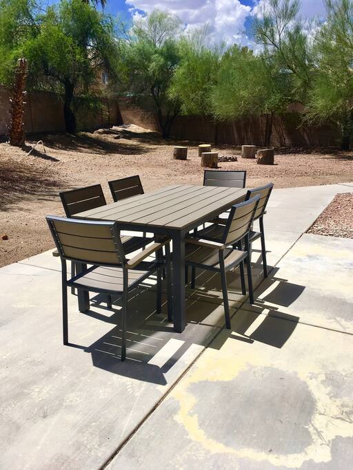 Large Backyard great for Pets and Family Fun
