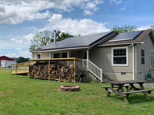 Comfy, affordable”suite” Mins from Dogfish (#1)