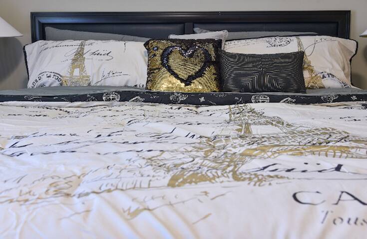 Amazing Two homes. Sleeps 12. Moa Airport Parks gallery image 5