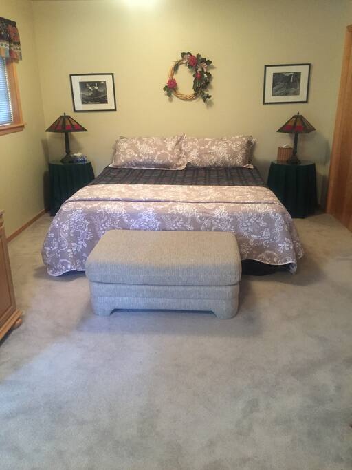 Master Bedroom-upper level
(primary space) King bed
Private Bathroom