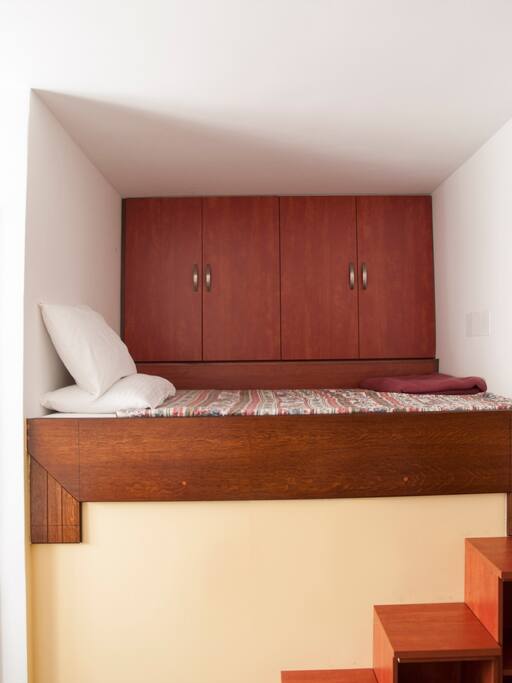 Top sleeping bed.