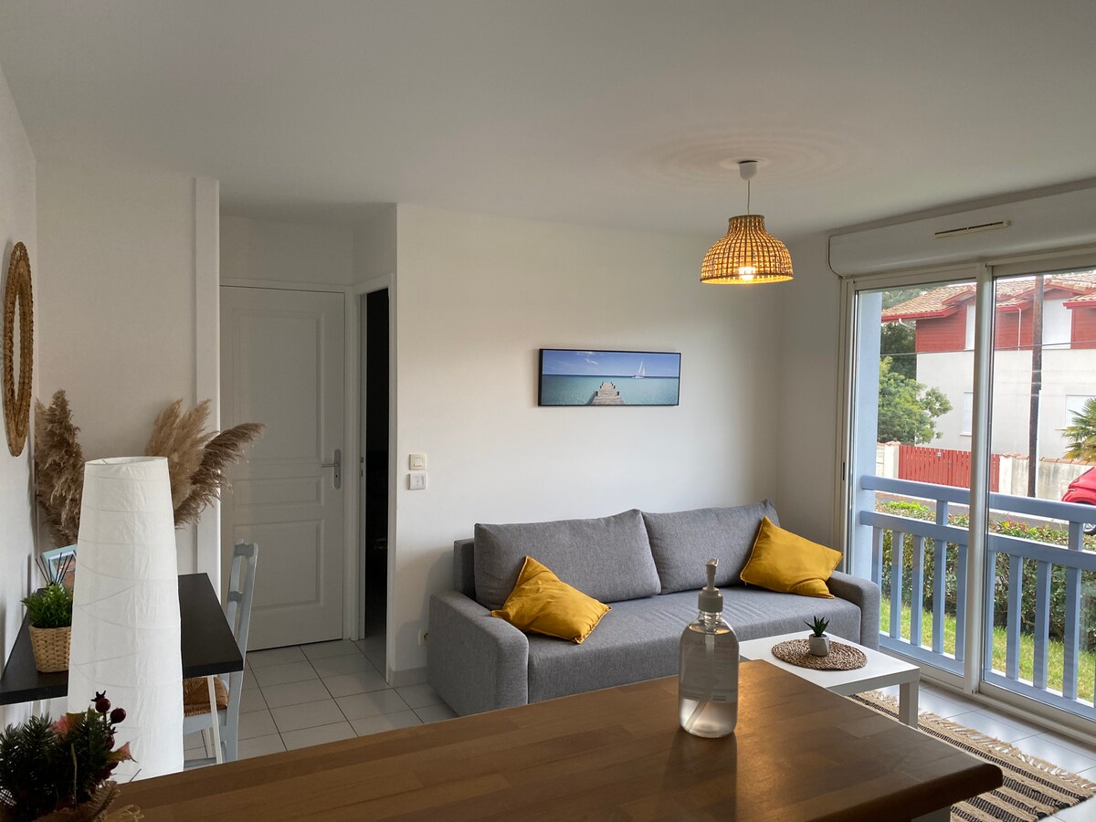 Дневна соба. Кауч на спуштање 2 места